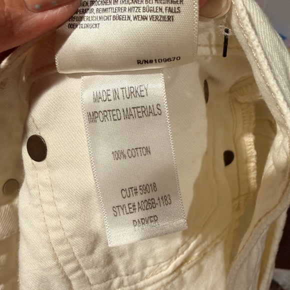 Agolde Marshmallow Parker shorts. - Picture 4 of 5